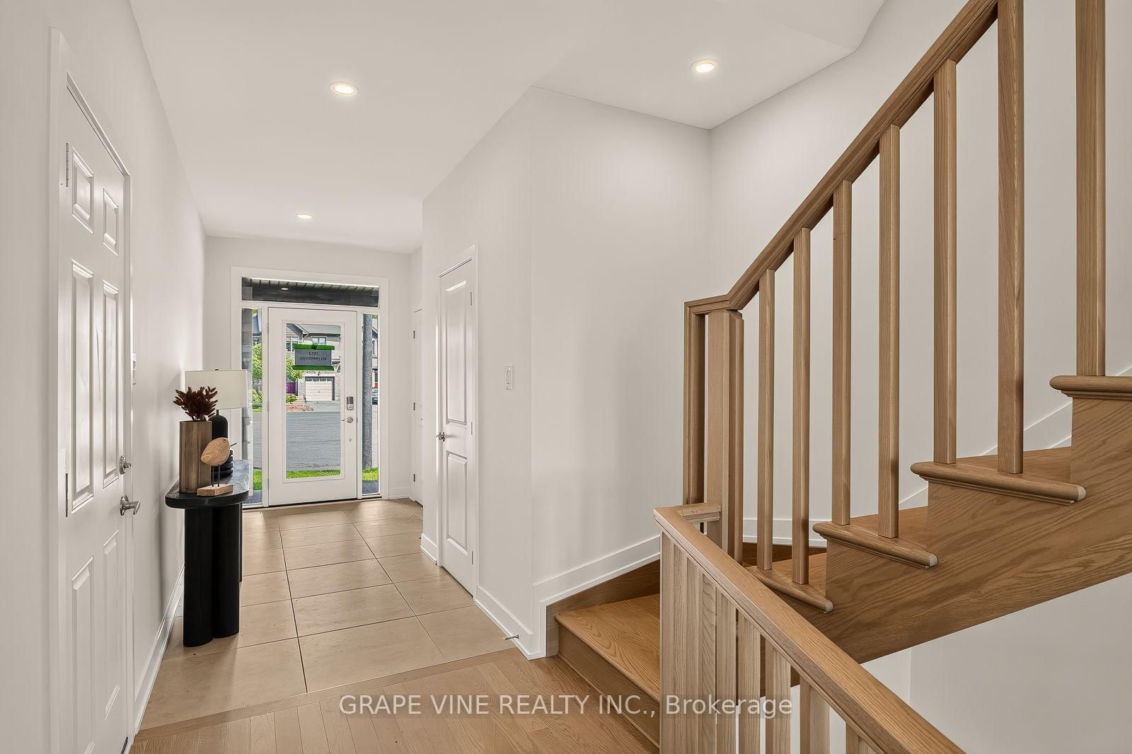 451 Haresfield Court • Ottawa, ON photo 4