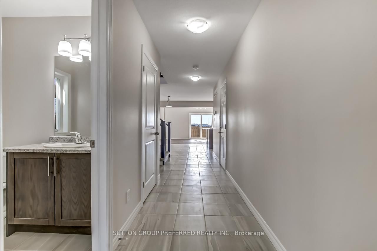 371 KENNINGTON Way • London South, ON photo 3