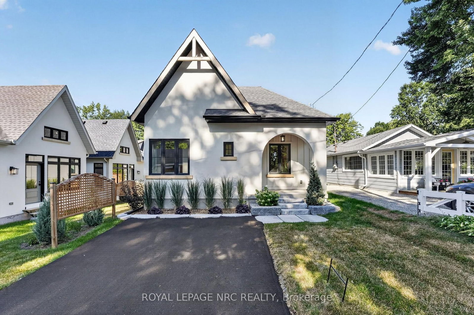 281 ELMWOOD Avenue • Fort Erie, ON photo 2