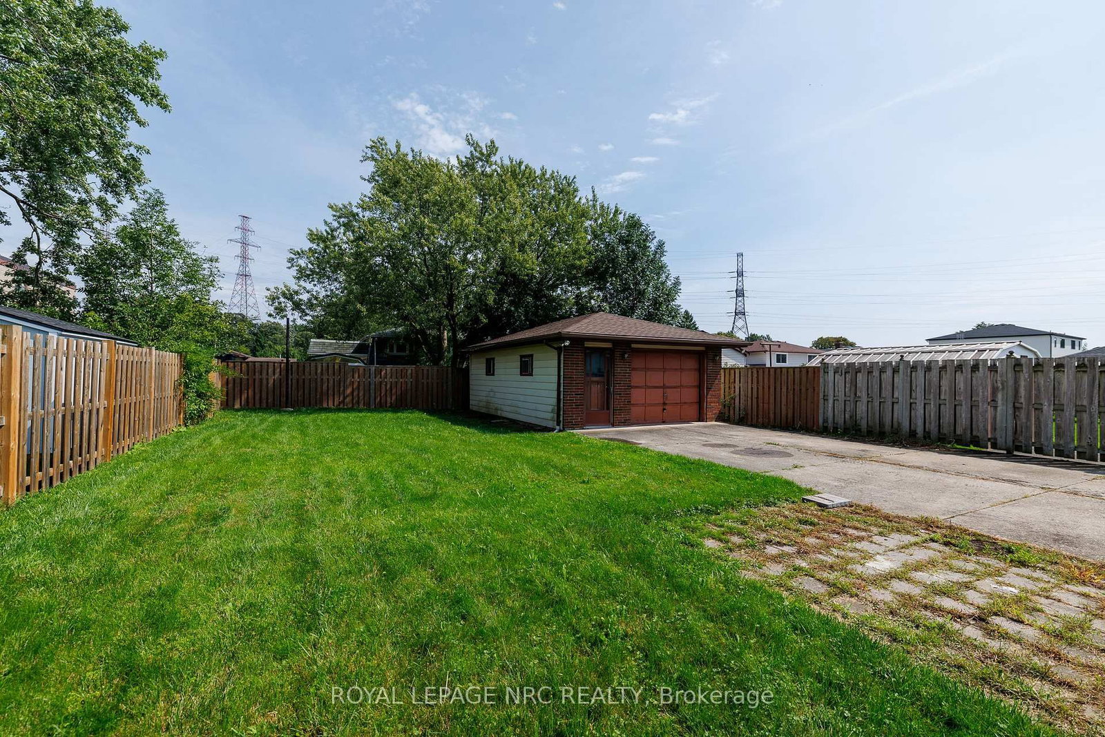 15 Memorial Park Drive • Welland, ON photo 10