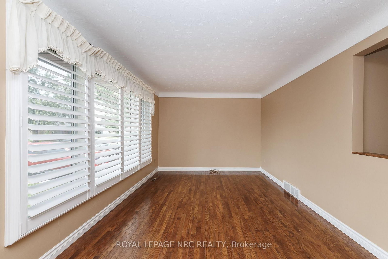 15 Memorial Park Drive • Welland, ON photo 13