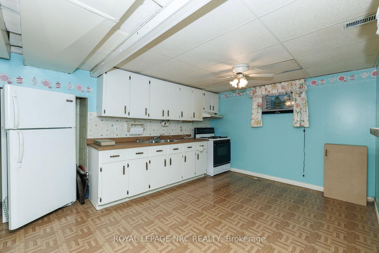 15 Memorial Park Drive • Welland, ON photo 28