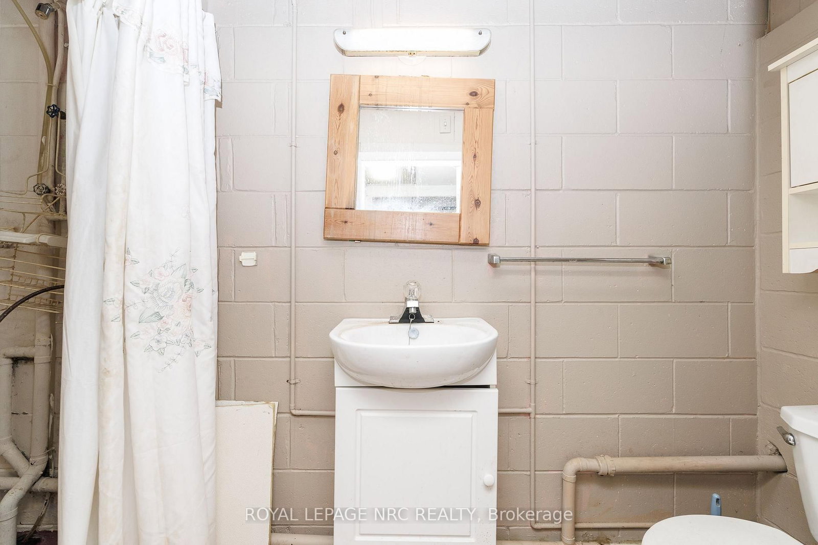 15 Memorial Park Drive • Welland, ON photo 31