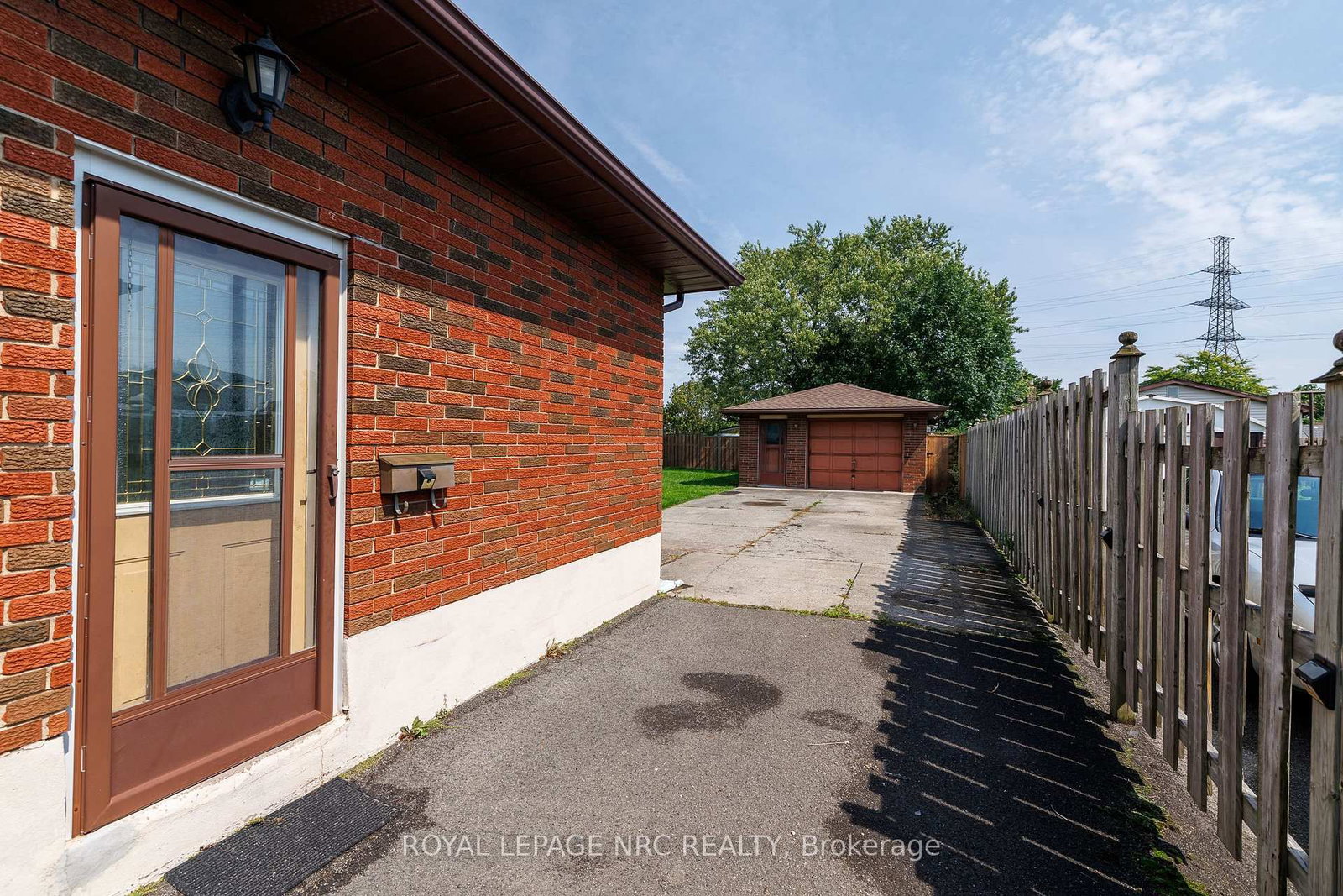 15 Memorial Park Drive • Welland, ON photo 8