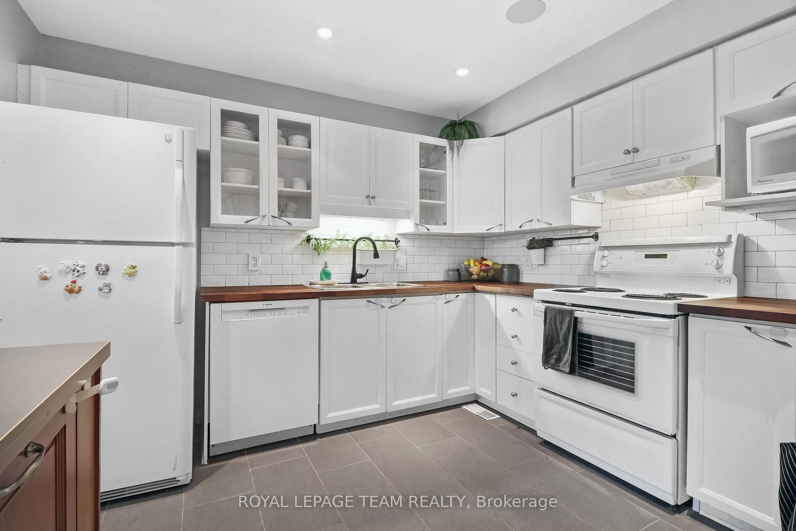 74 Milner Downs Crescent • Kanata, ON photo 6