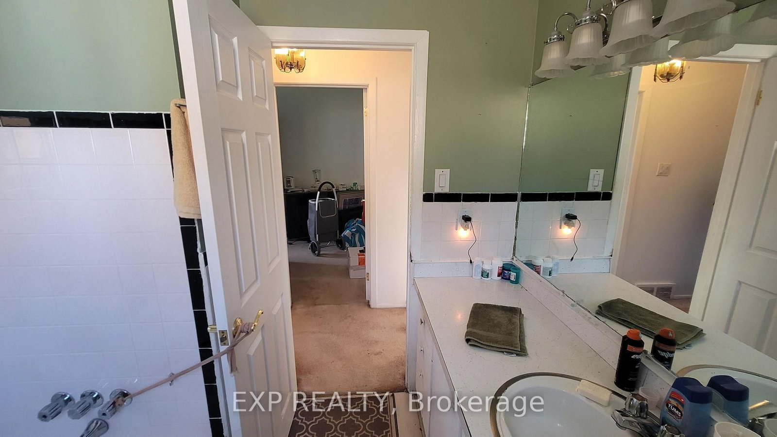 1747 Heron Road • Ottawa, ON photo 11