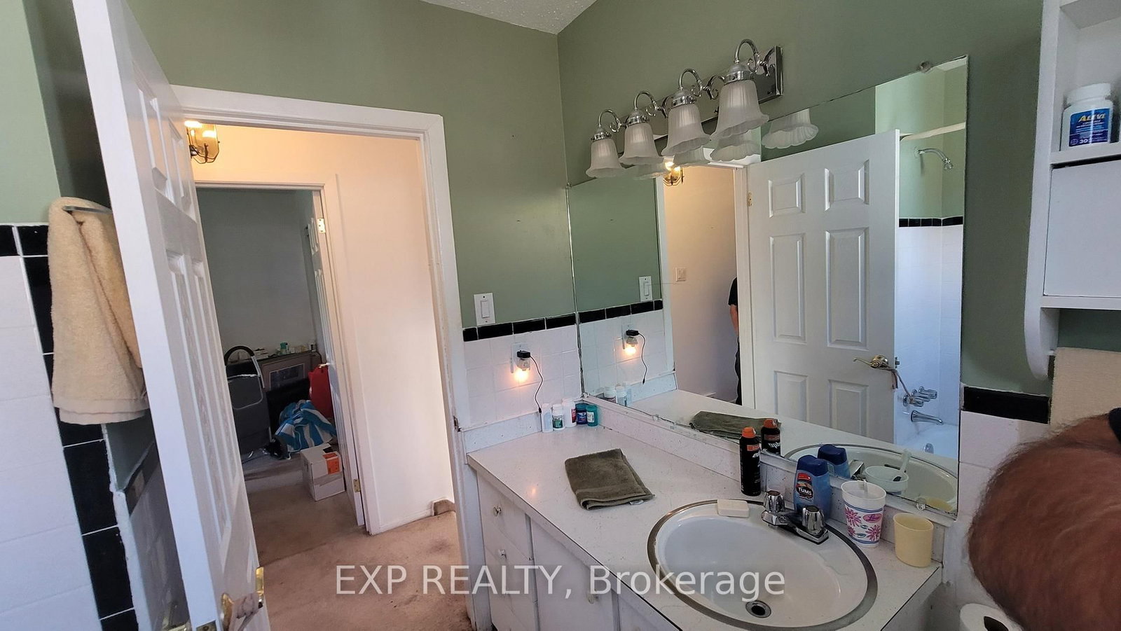 1747 Heron Road • Ottawa, ON photo 12