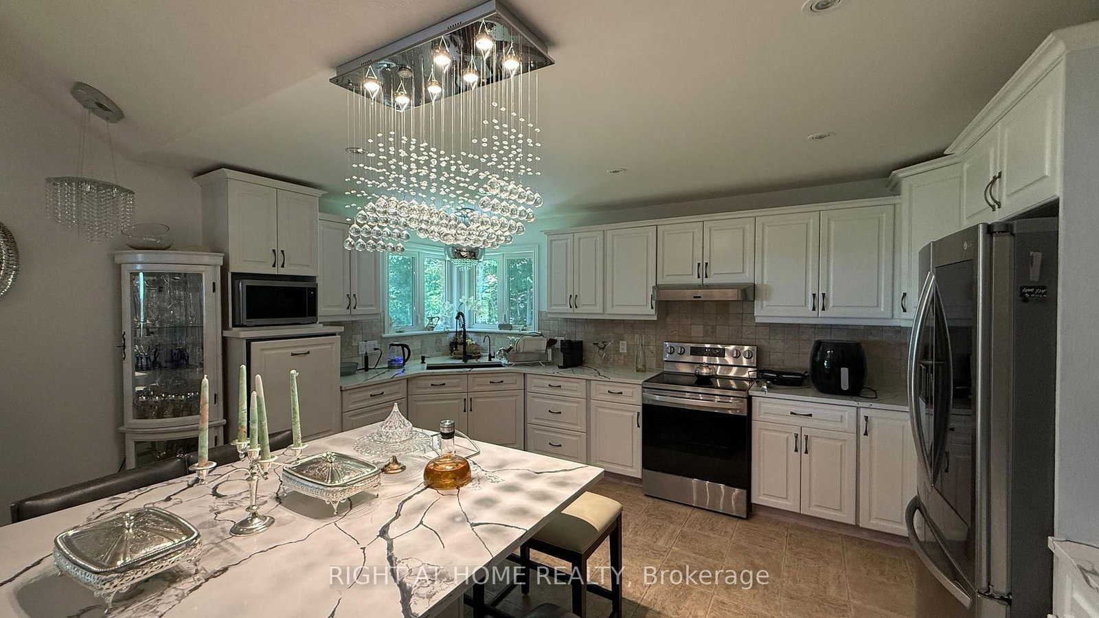 1453 MILLENIUM Court • Kingston, ON photo 8