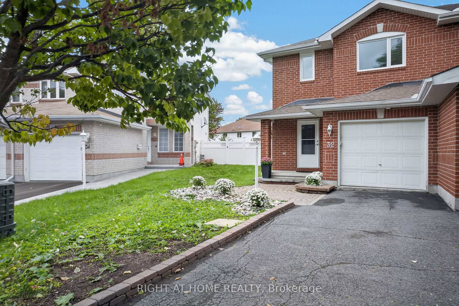 32 Saffron Court • Ottawa, ON photo 1