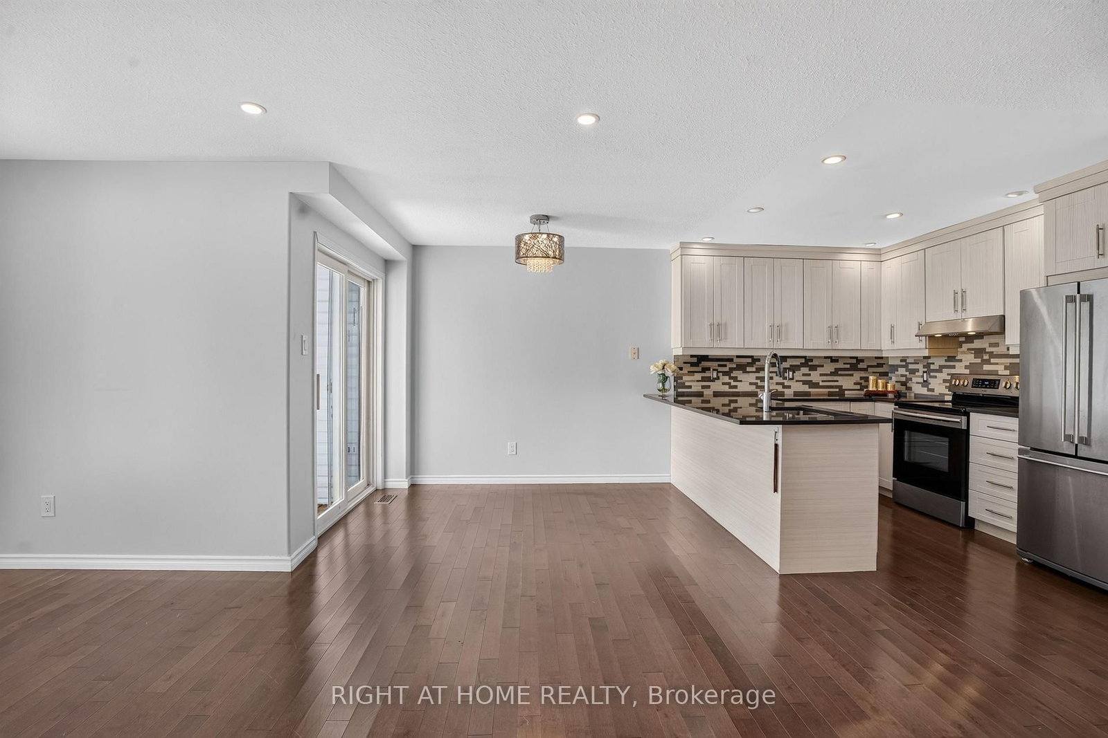32 Saffron Court • Ottawa, ON photo 10