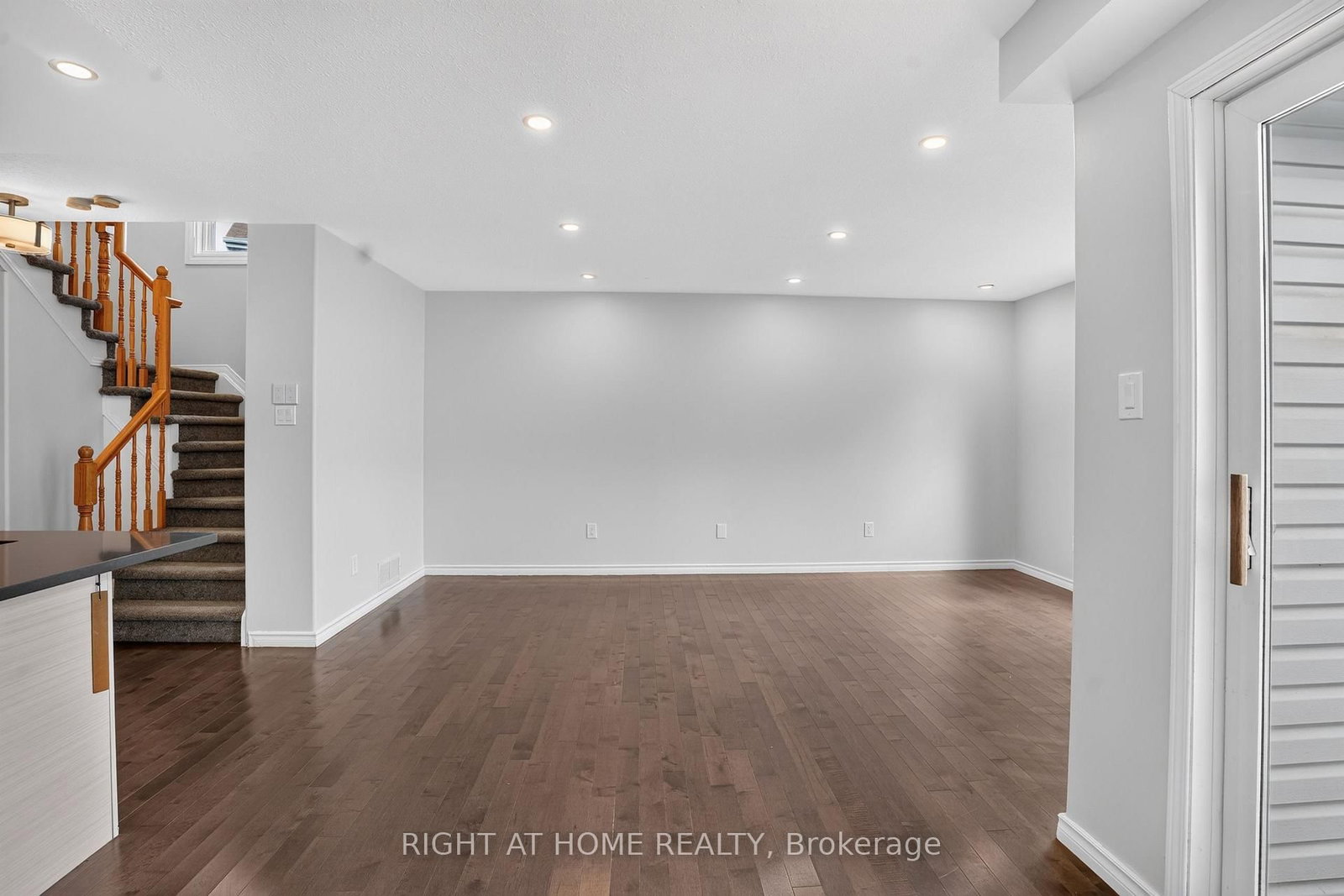 32 Saffron Court • Ottawa, ON photo 13