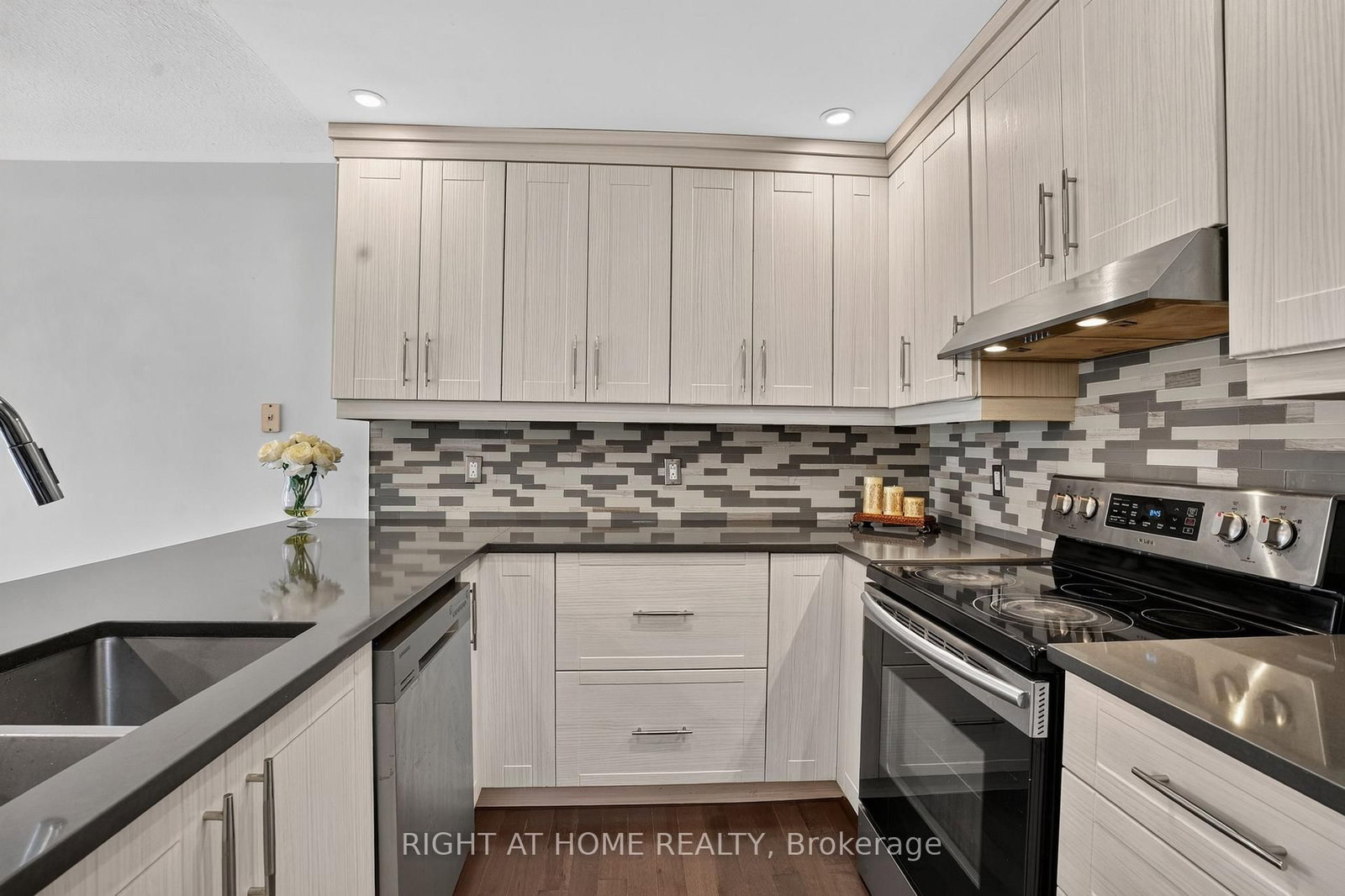 32 Saffron Court • Ottawa, ON photo 15