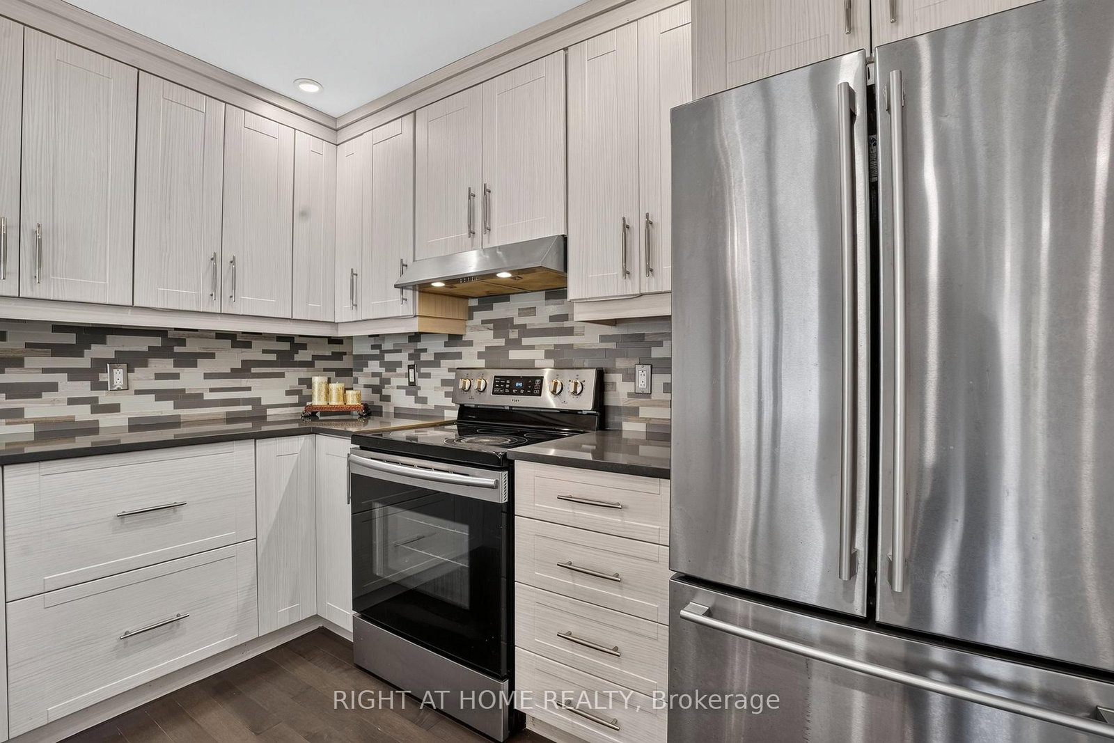 32 Saffron Court • Ottawa, ON photo 16
