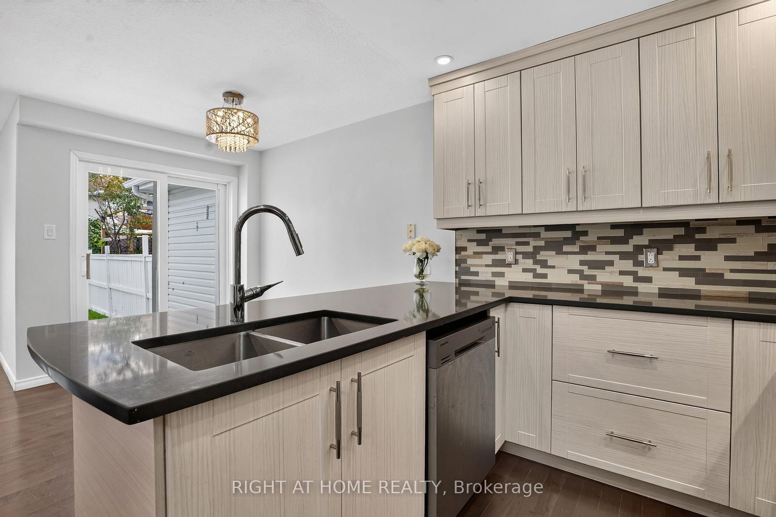 32 Saffron Court • Ottawa, ON photo 17