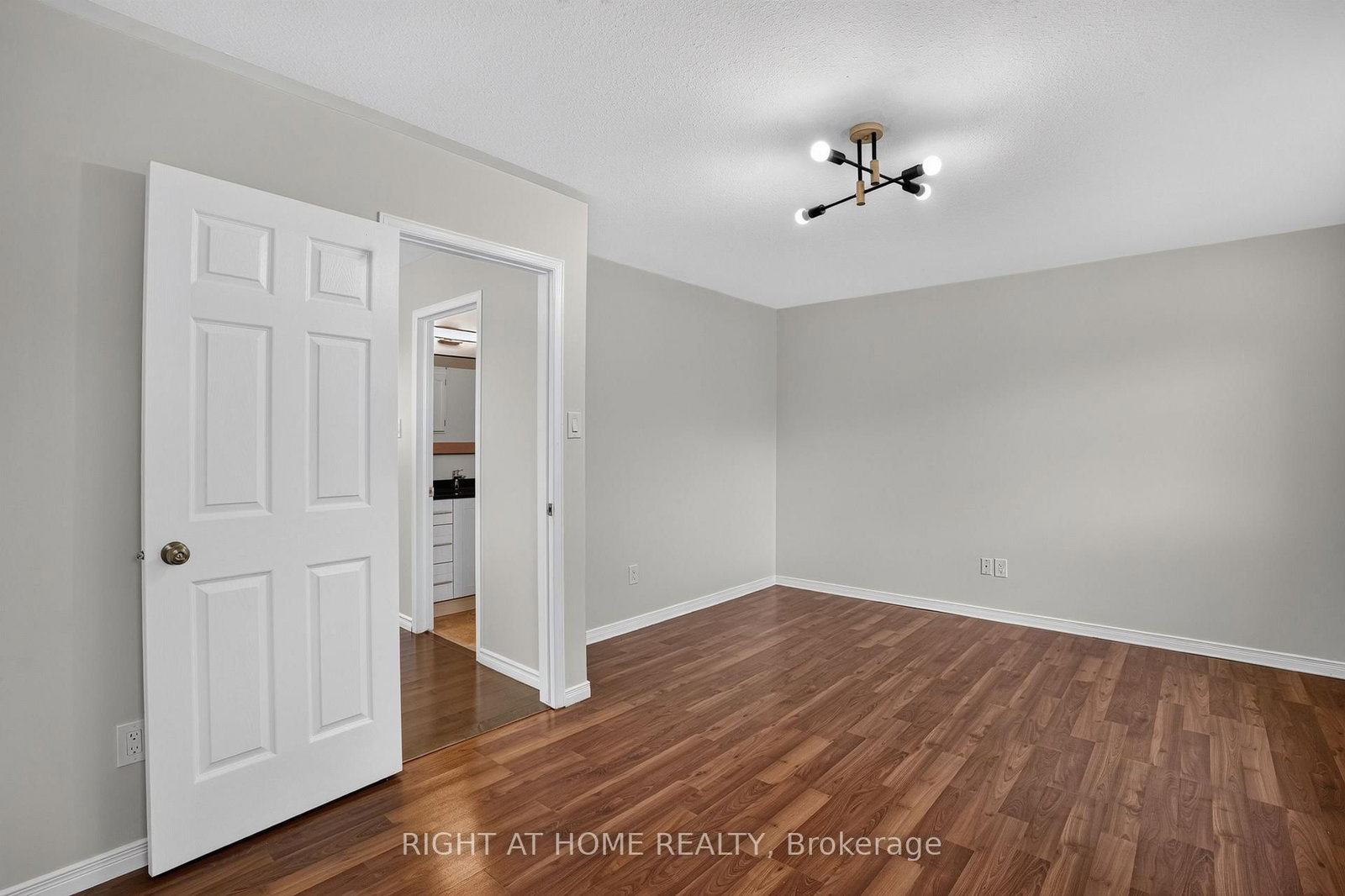 32 Saffron Court • Ottawa, ON photo 21