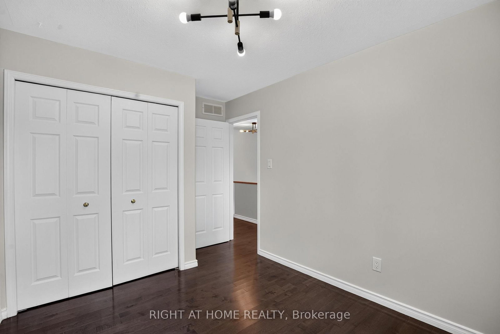 32 Saffron Court • Ottawa, ON photo 23