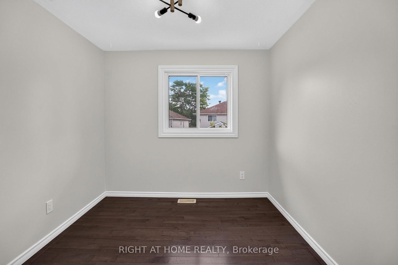 32 Saffron Court • Ottawa, ON photo 25
