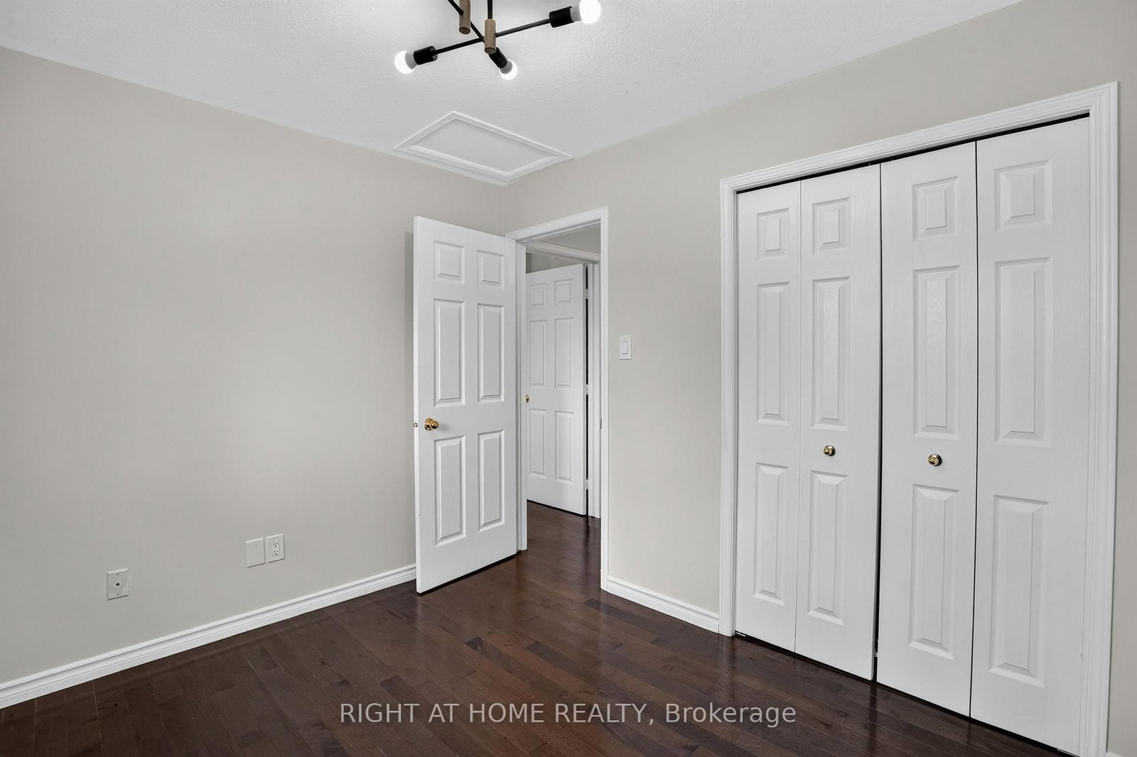 32 Saffron Court • Ottawa, ON photo 27