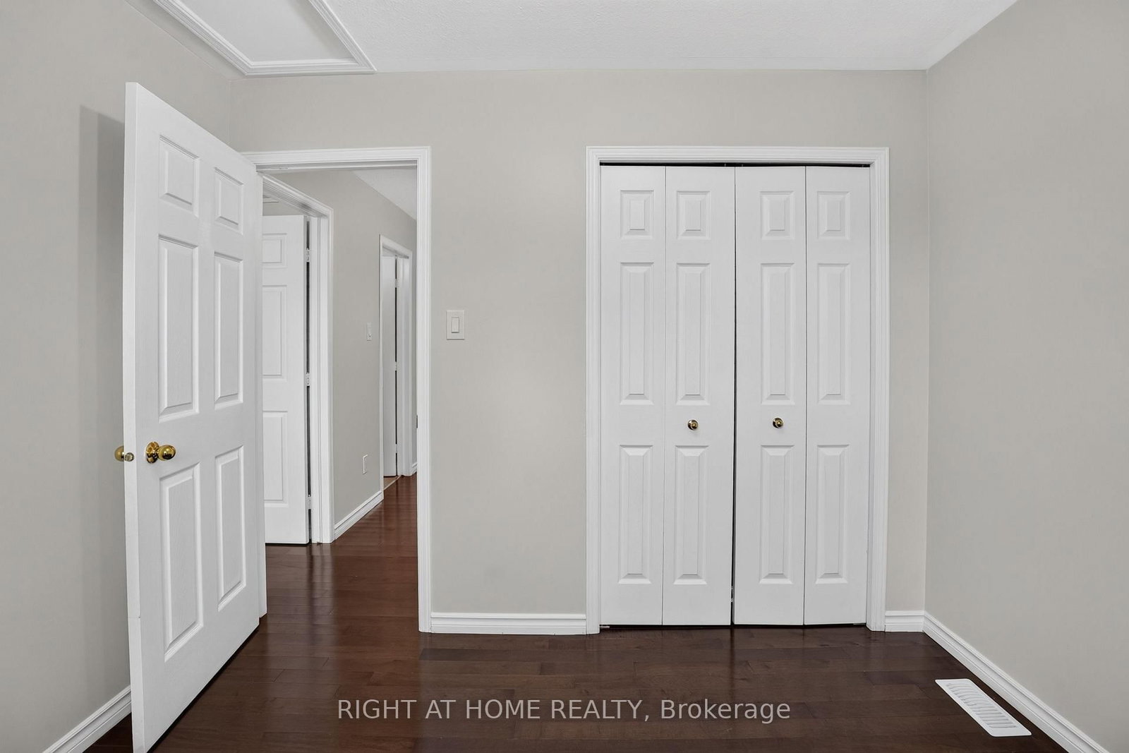 32 Saffron Court • Ottawa, ON photo 30