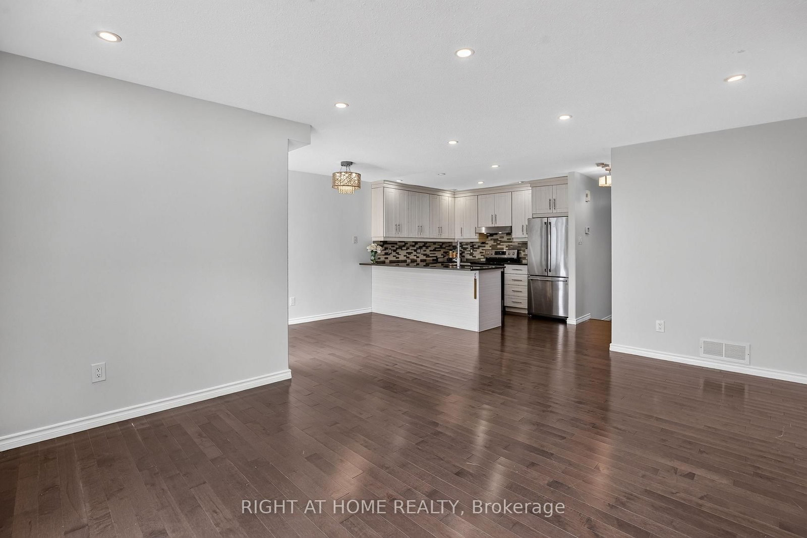 32 Saffron Court • Ottawa, ON photo 7