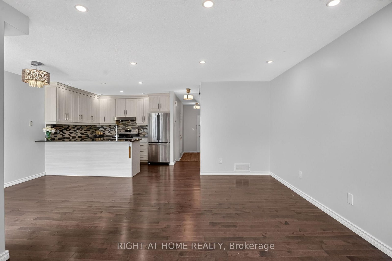 32 Saffron Court • Ottawa, ON photo 8
