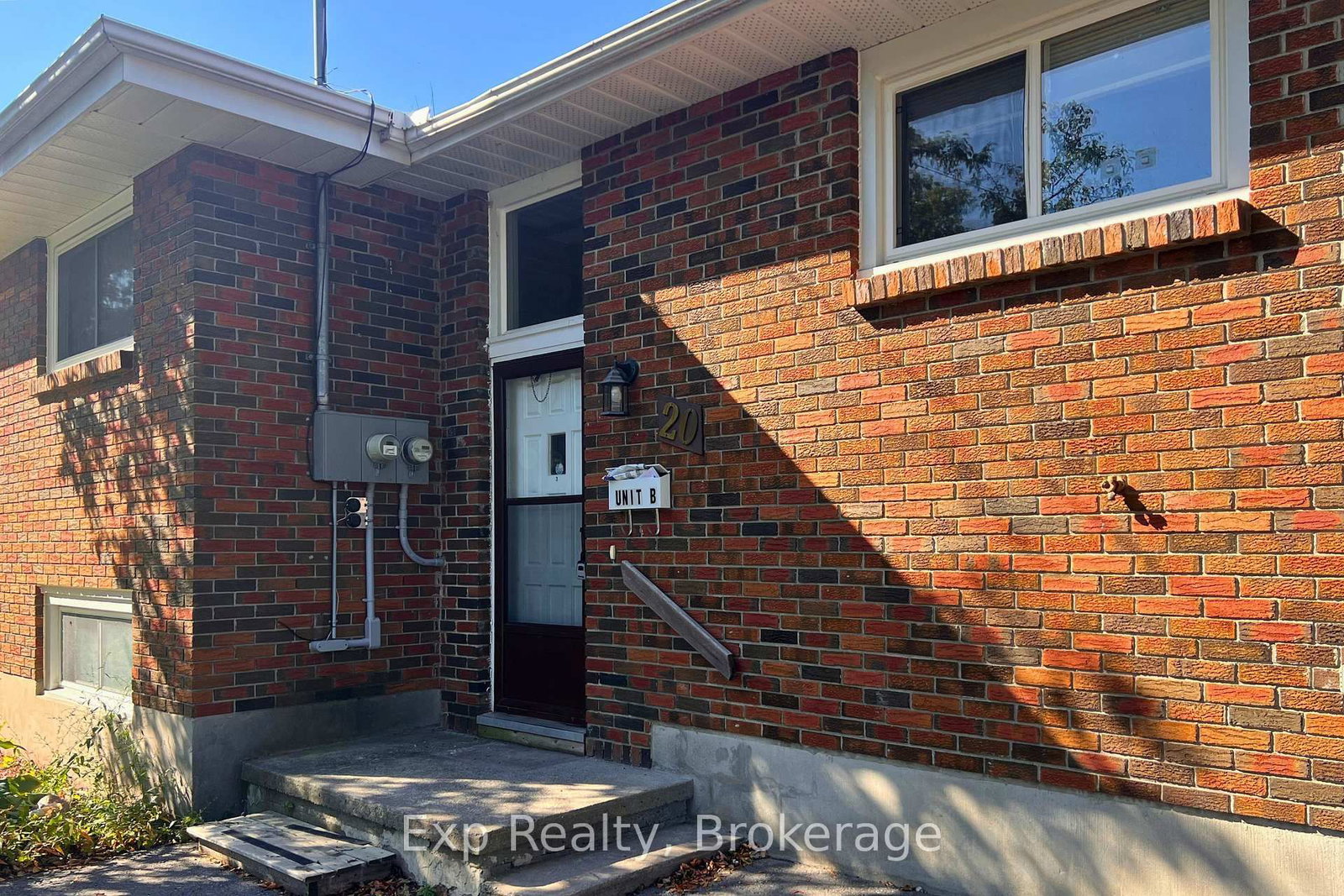 UNIT B - 20 Munro Avenue, Belleville 3