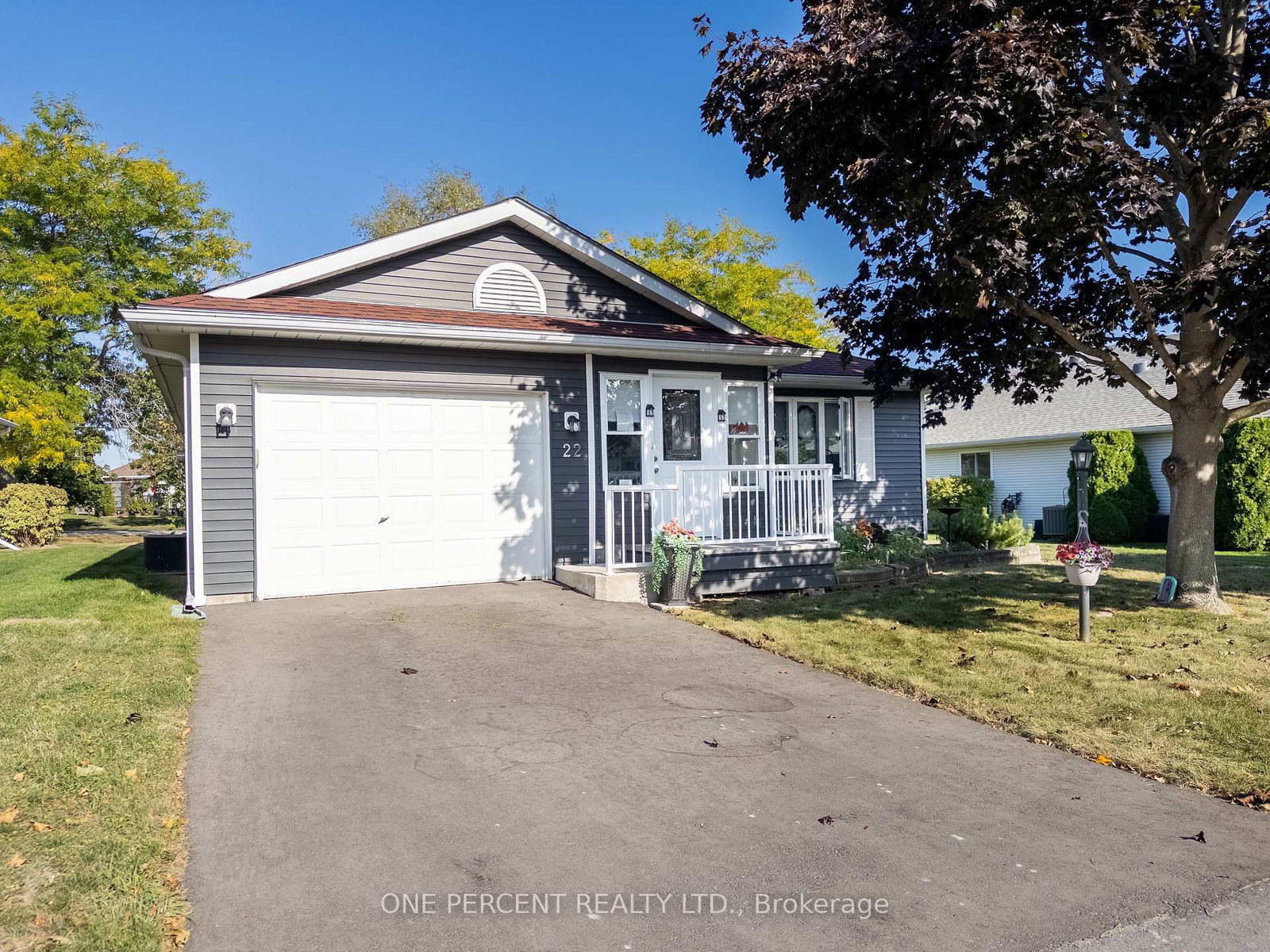 22 HERITAGE Drive • Prince Edward County, ON photo 2