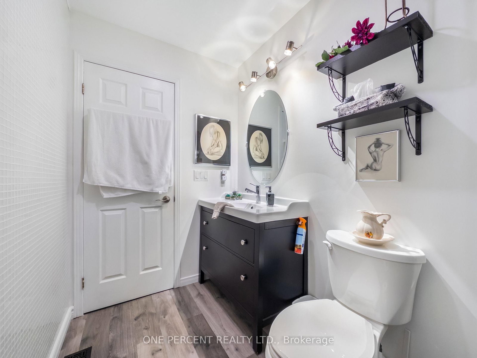 22 HERITAGE Drive • Prince Edward County, ON photo 21