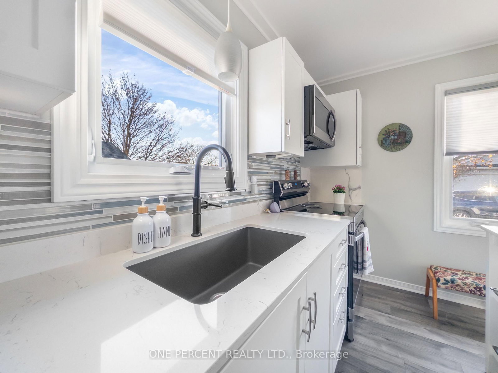22 HERITAGE Drive • Prince Edward County, ON photo 9