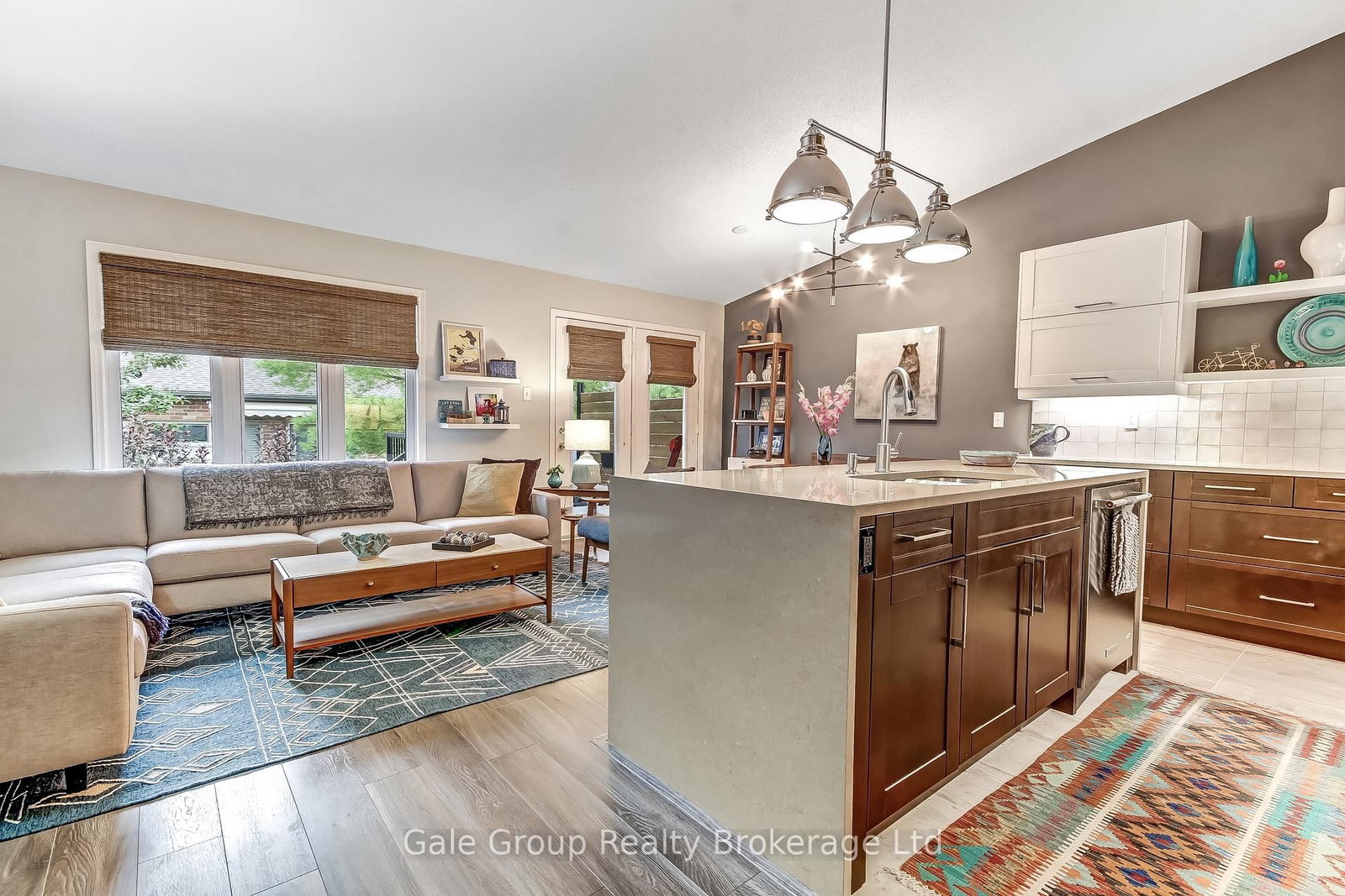 535 Nova Scotia Court • Woodstock, ON photo 3