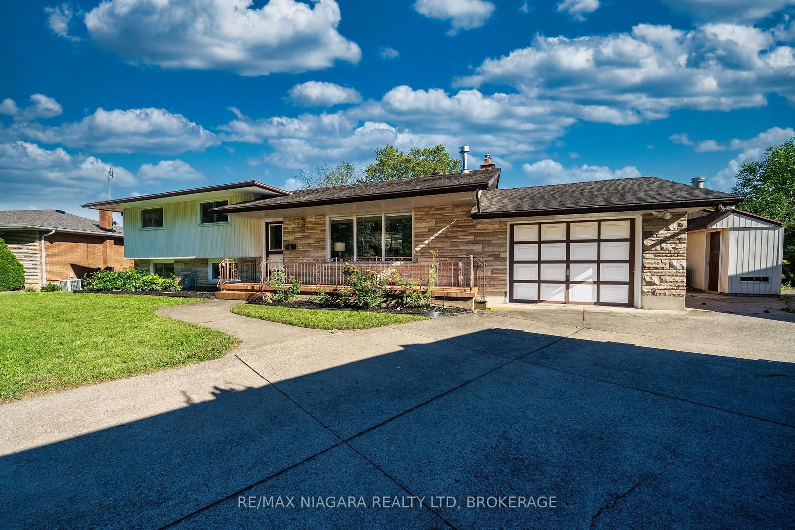 8 Fernwood Terrace • St. Catharines, ON photo 2