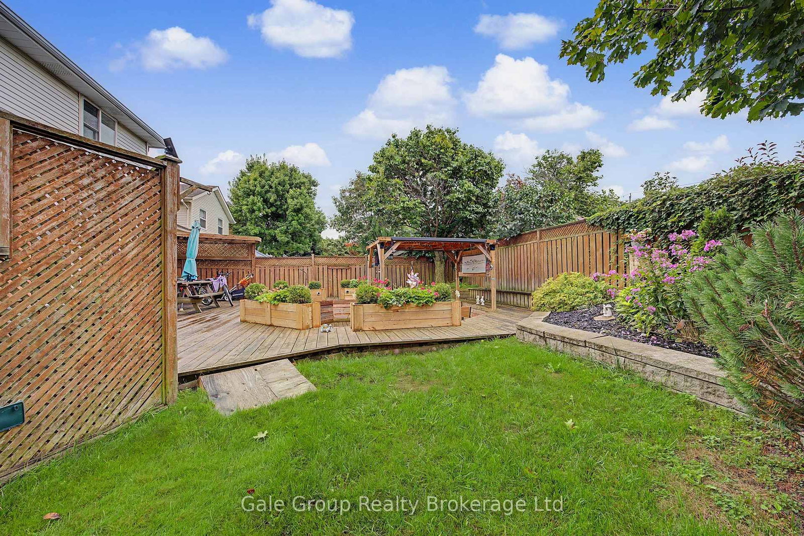 15 Ortona Street • Woodstock, ON photo 35