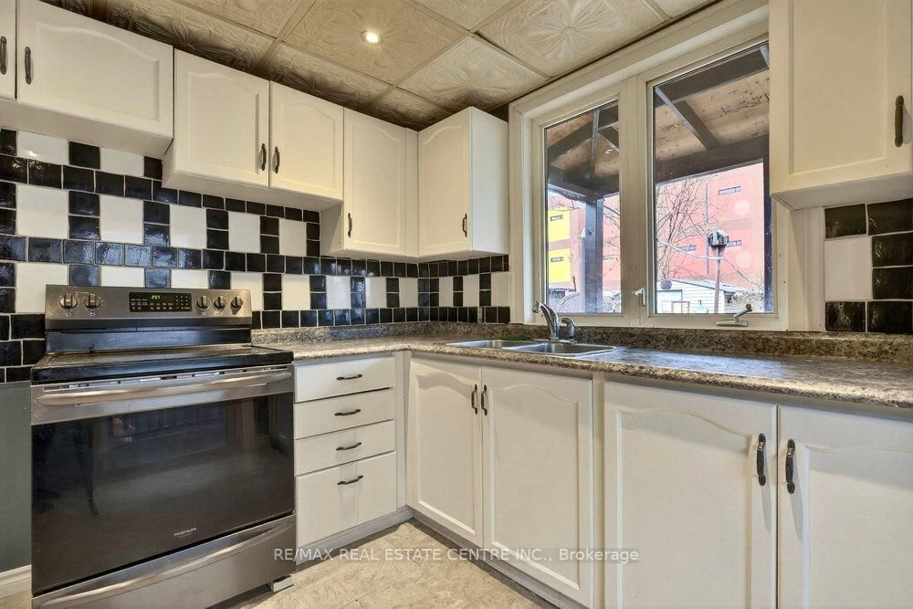 23 Frederick Avenue • Hamilton, ON photo 14