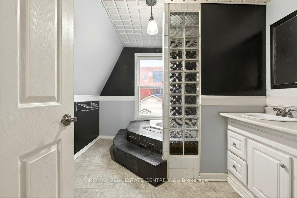 23 Frederick Avenue • Hamilton, ON photo 21
