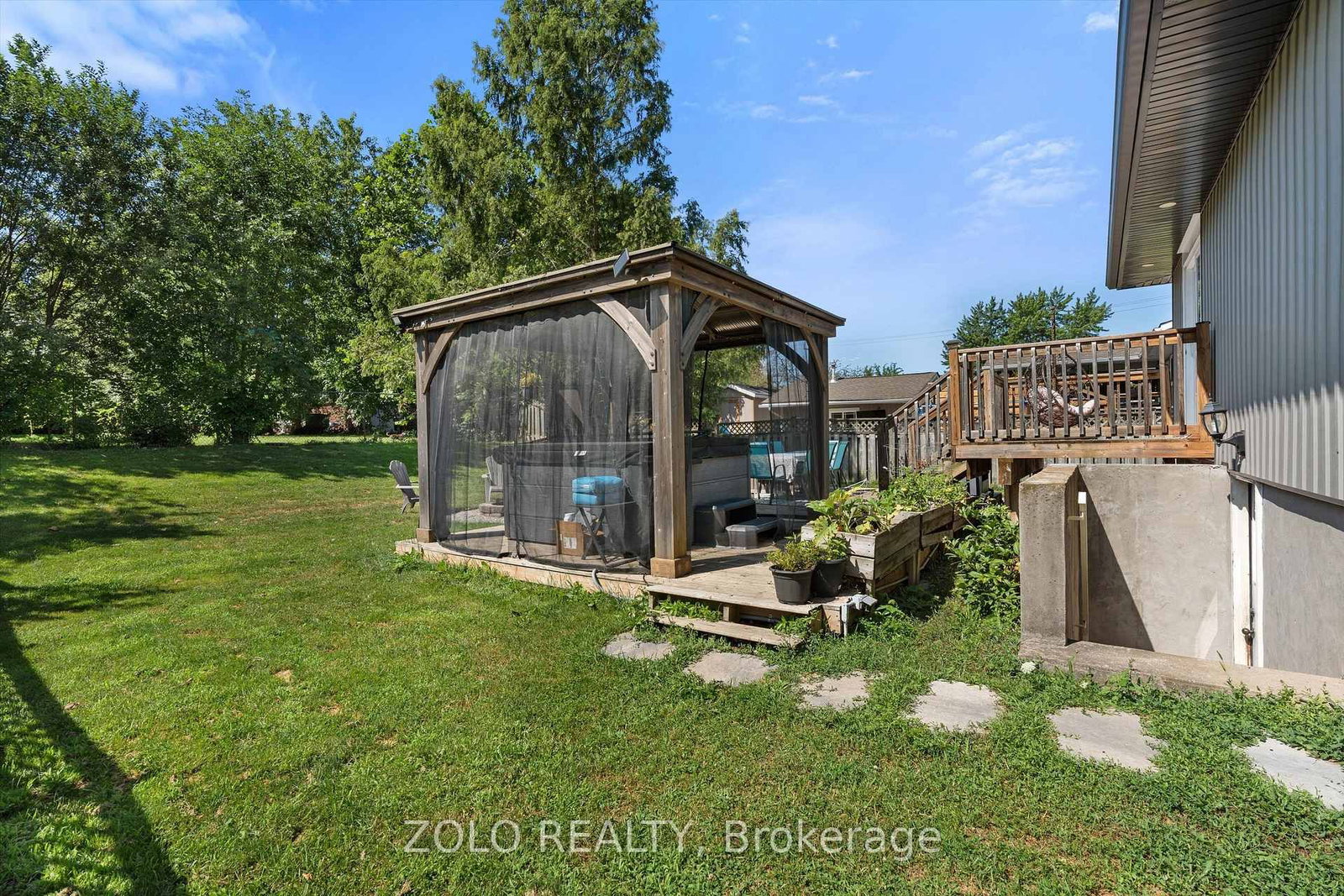 13 Cowan Drive • Thorold, ON photo 37