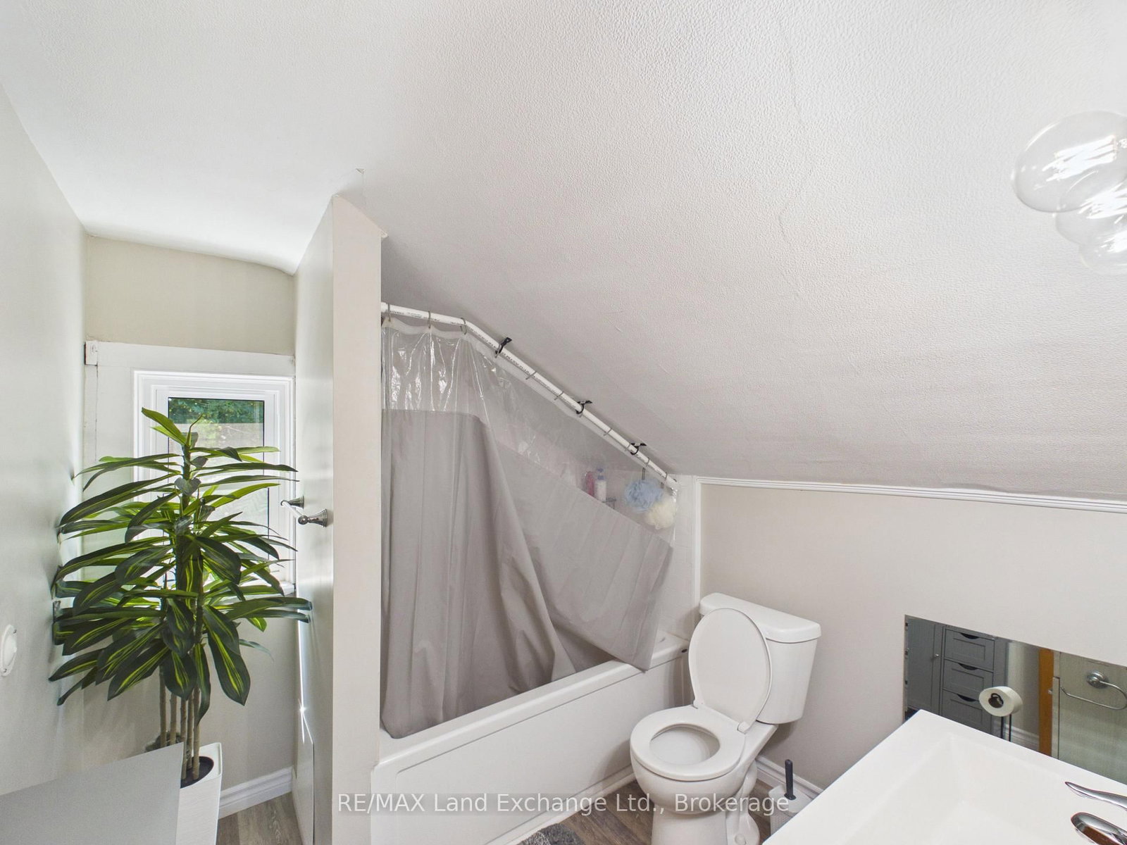 410 RUSSELL Street • Kincardine, ON photo 11