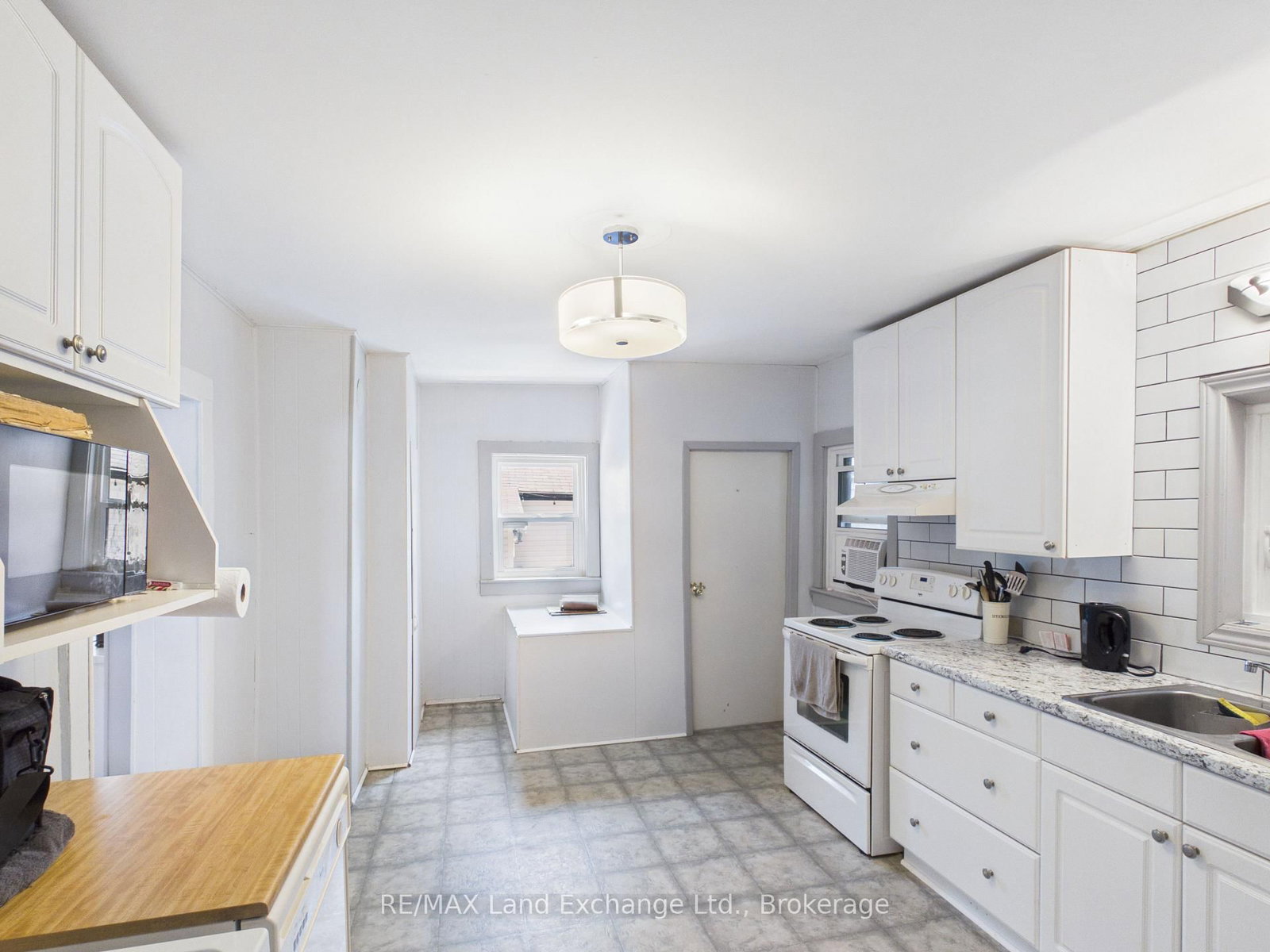 410 RUSSELL Street • Kincardine, ON photo 4