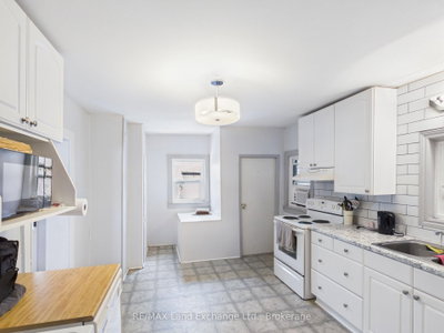 410 RUSSELL Street • Kincardine, ON photo 4