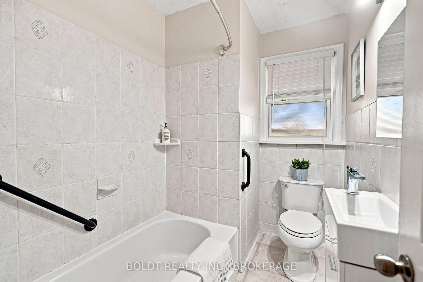 23 Woodelm Drive • St. Catharines, ON photo 18