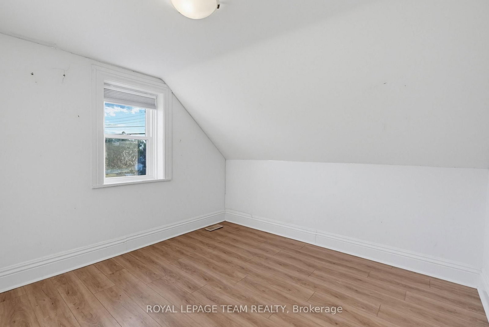 81 BANK Street S • Renfrew, ON photo 23