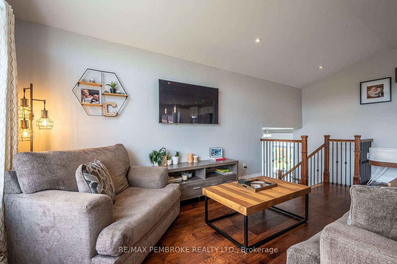 521 Gardner Crescent • Petawawa, ON photo 10