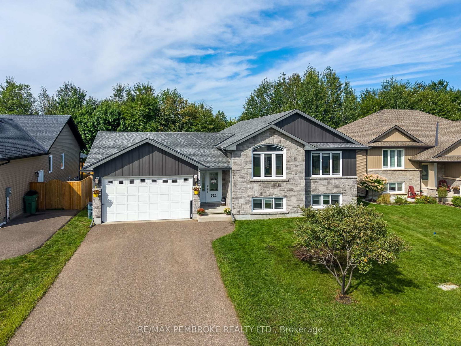 521 Gardner Crescent • Petawawa, ON photo 2