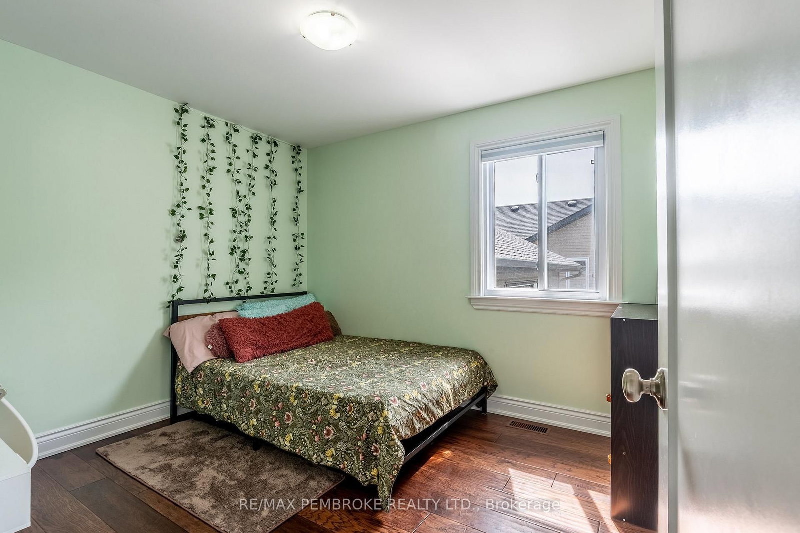 521 Gardner Crescent • Petawawa, ON photo 25