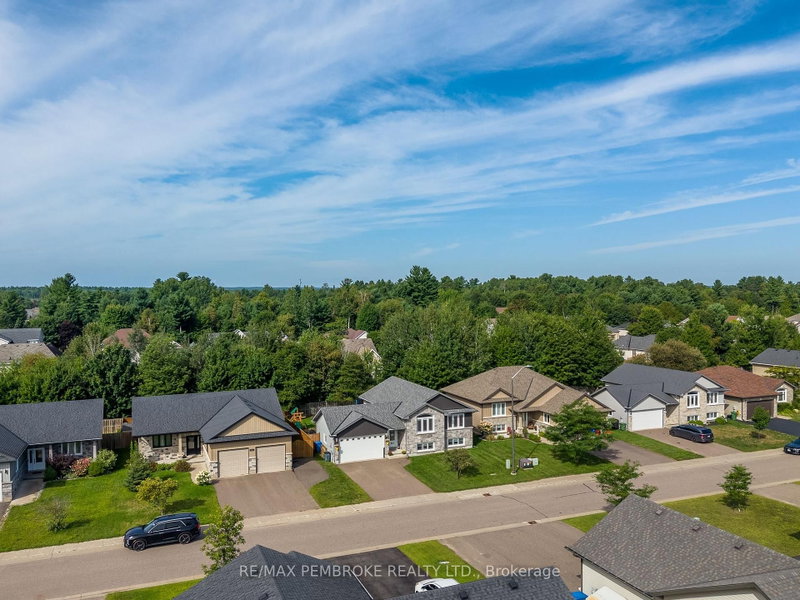 521 Gardner Crescent