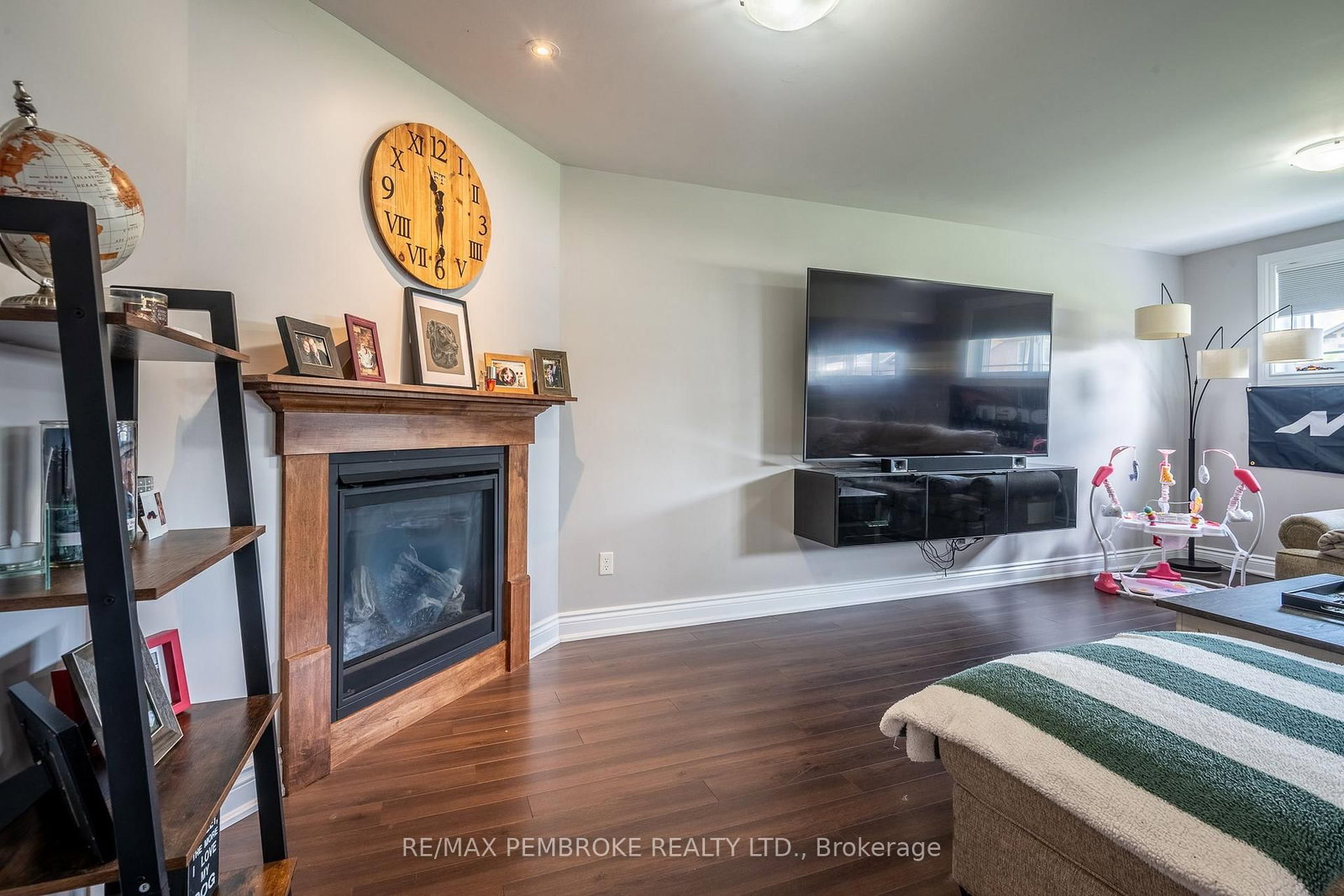 521 Gardner Crescent • Petawawa, ON photo 32