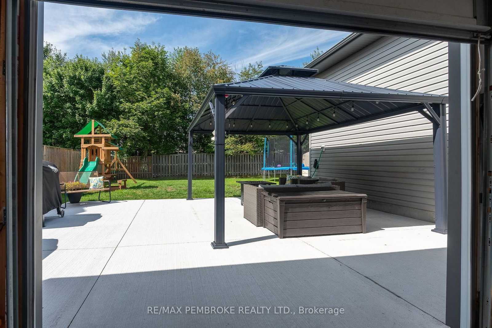 521 Gardner Crescent • Petawawa, ON photo 37