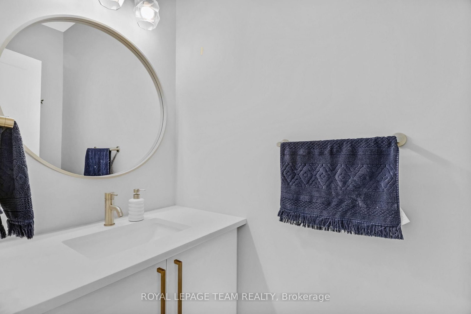 607 Edenwylde Drive • Stittsville, ON photo 6
