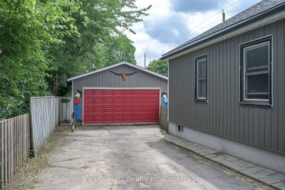 1345 Trafalgar Street • London East, ON photo 4