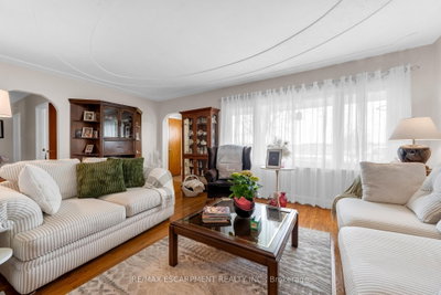 609 Green Mountain Road E • Hamilton, ON photo 6