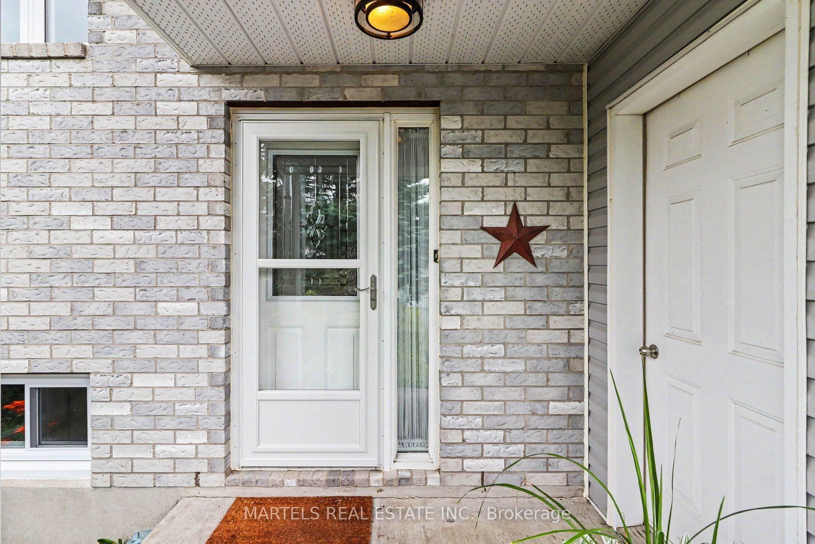 879 Lawrence Street • Clarence-Rockland, ON photo 2